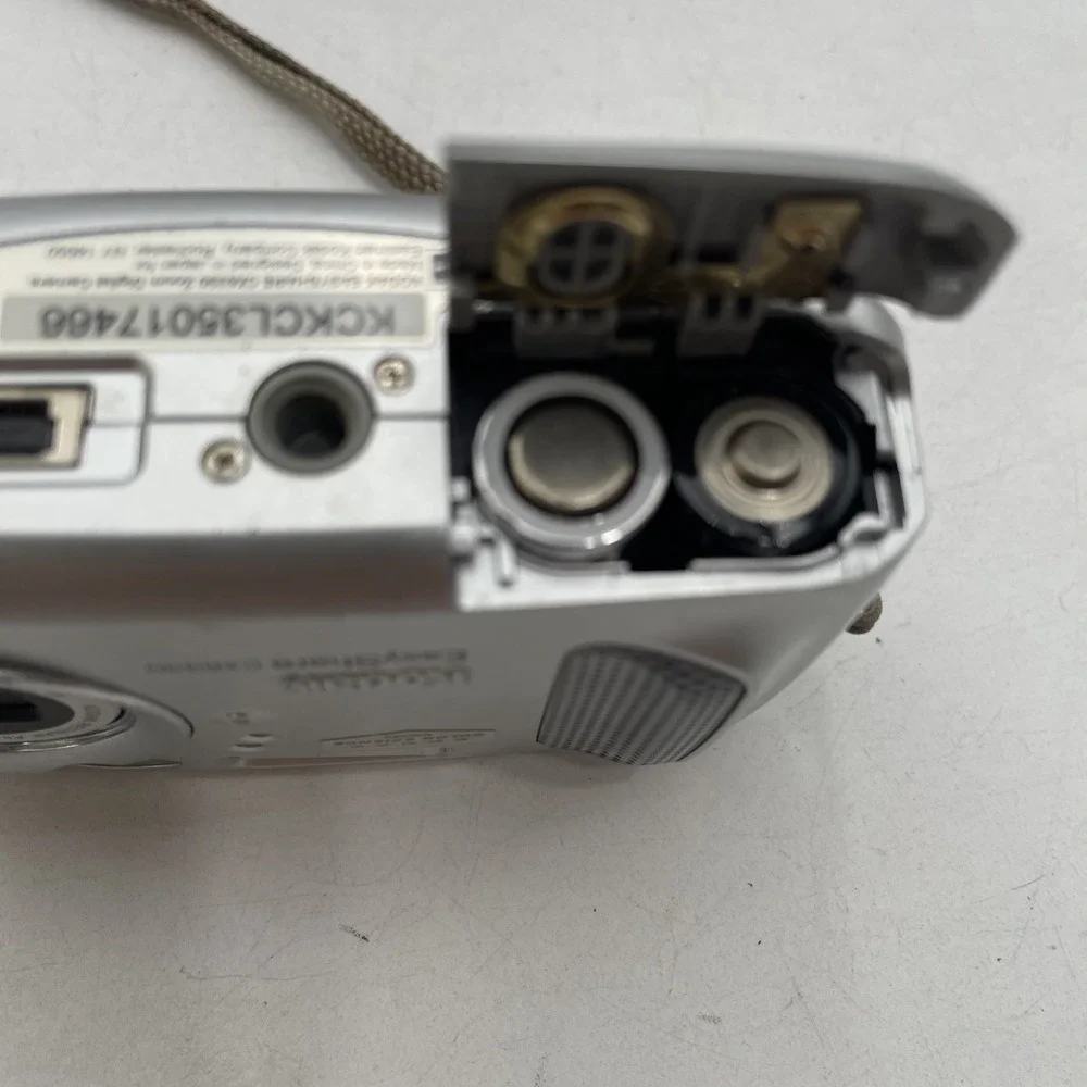 Fujifilm FinePix S3100 4.0MP Digital Camera 6X Optical Zoom+Battery TESTED
